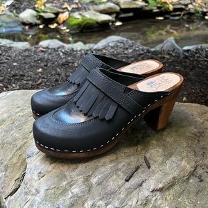 Maguba women’s clogs